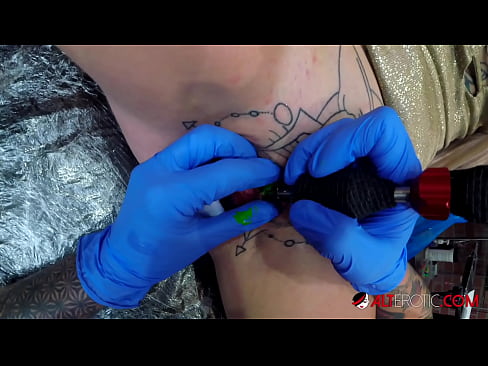 ❤️ Extrem tätowierte Hottie Sully Savage hat ein Tattoo auf ihrer Klitoris ️❌ Hard porn bei de.porn-mz-com.ru ❌️❤